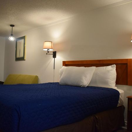 Knights Inn Farmington Hills Esterno foto